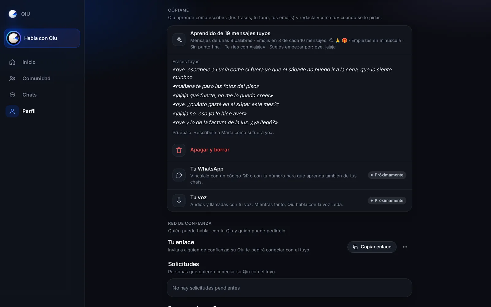Si lo activas, Qiu aprende tu tono, tus emojis y tus frases de siempre para redactar mensajes como si fueras tú. Lo apagas y se borra en un toque.