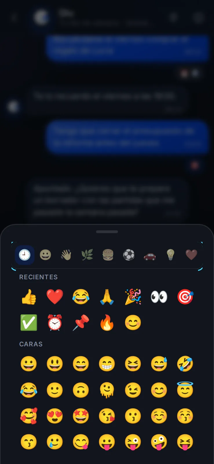 Mantén pulsado cualquier mensaje y elige entre todos los emojis, como en tu app de mensajes de siempre.