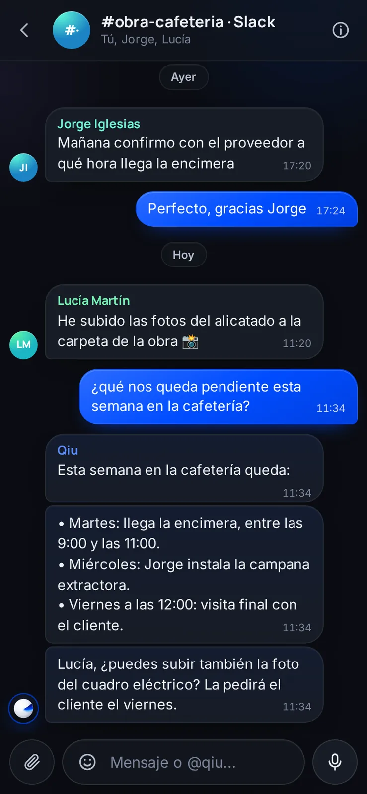 Mencionad a Qiu en un canal y contesta en ese mismo hilo con lo que sabe del proyecto. En QIU ves la conversación del canal como un grupo más.