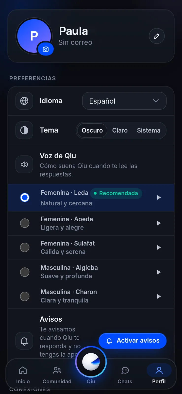 Qiu puede leerte las respuestas en voz alta. Eliges entre varias voces naturales y las escuchas antes de decidir.