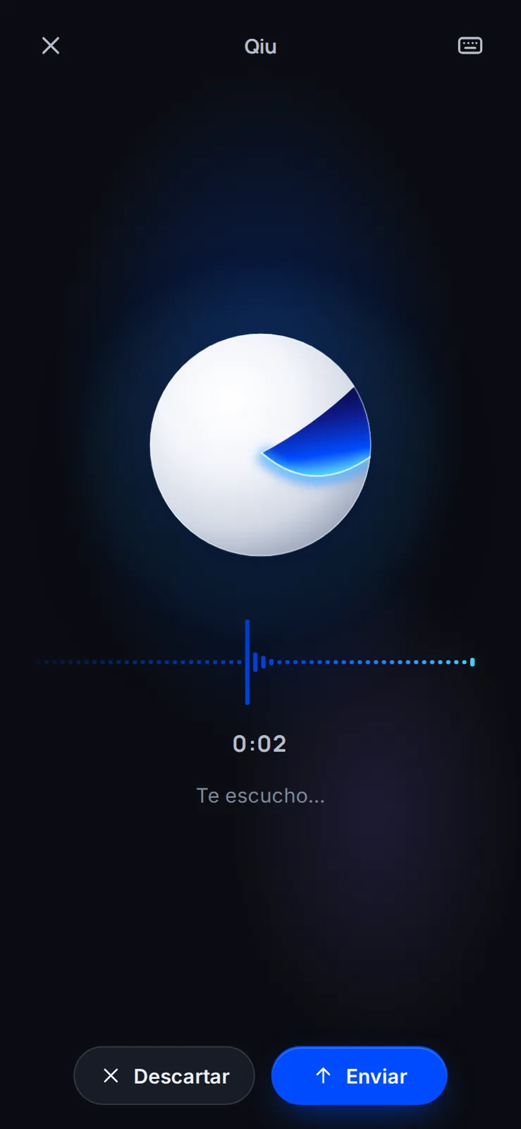 Tocas la esfera, hablas y Qiu te escucha. Si no te convence lo que has dicho, lo descartas y vuelves a empezar.